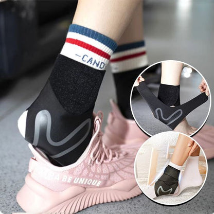 jambe droite avec chevillere et chaussures de sport rose en dessus