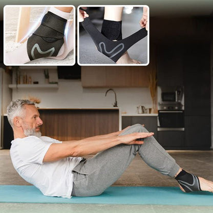 homme portant chevillere fait exercice de redressement avant dans salon