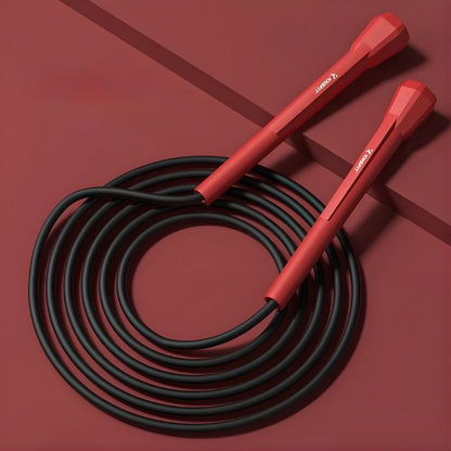 corde a sauter rouge posée sur une table