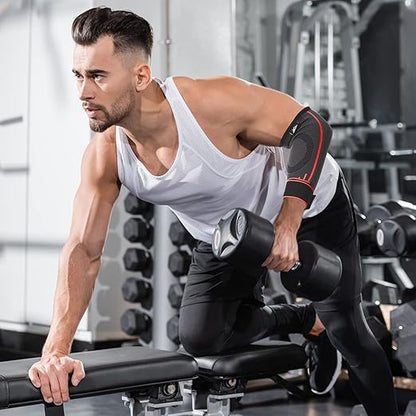 sportif-portant-coudiere-s-appuie-avec-son-genou-sur-un-bans-de-fitness-et-tient-un-althere-a-la-main-dans-une-salle-de-fitness