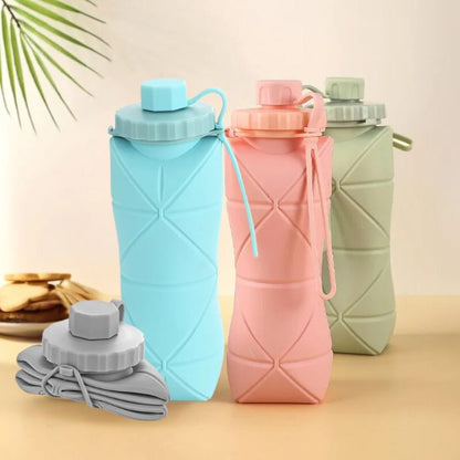 trois-gourde-sport-de-couleurs-différentes-sur-une-table
