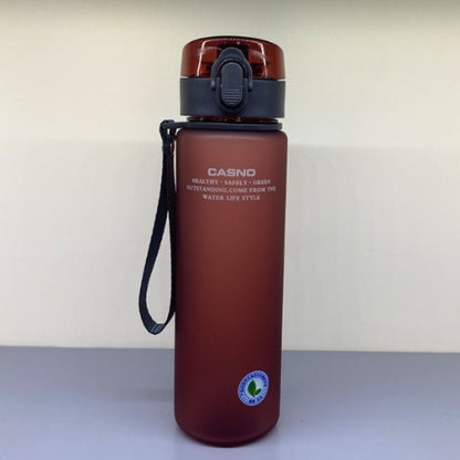 gourde sport rouge hydraflow posée sur une table