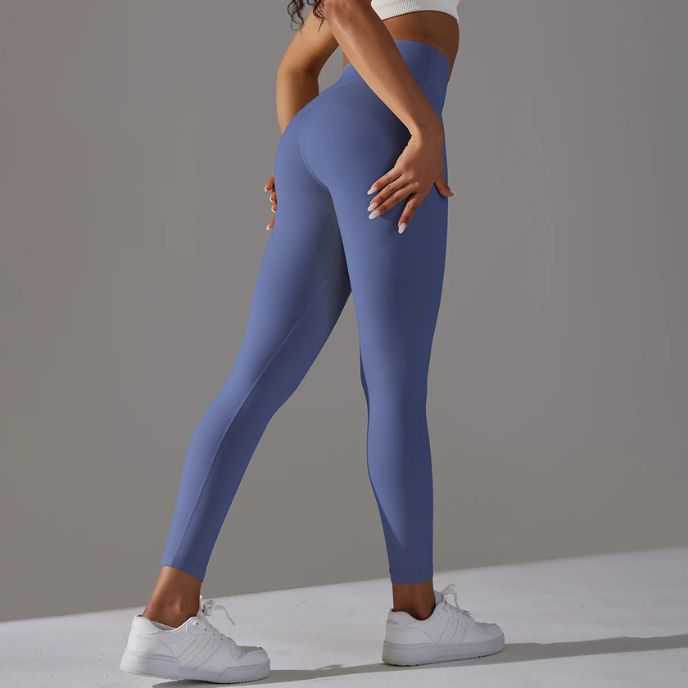 femme porte legging bleu violet