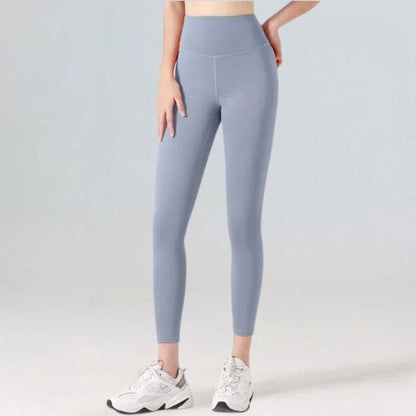 femme porte legging de couleur bleu gris