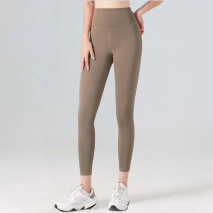 femme porte legging de couleur café