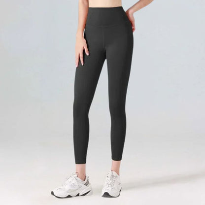 femme porte legging noir
