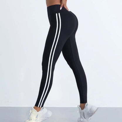 femme porte legging sport confortable noir