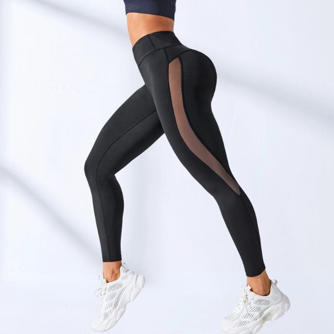 femme porte legging sport gainant vue de côté en position fente avant