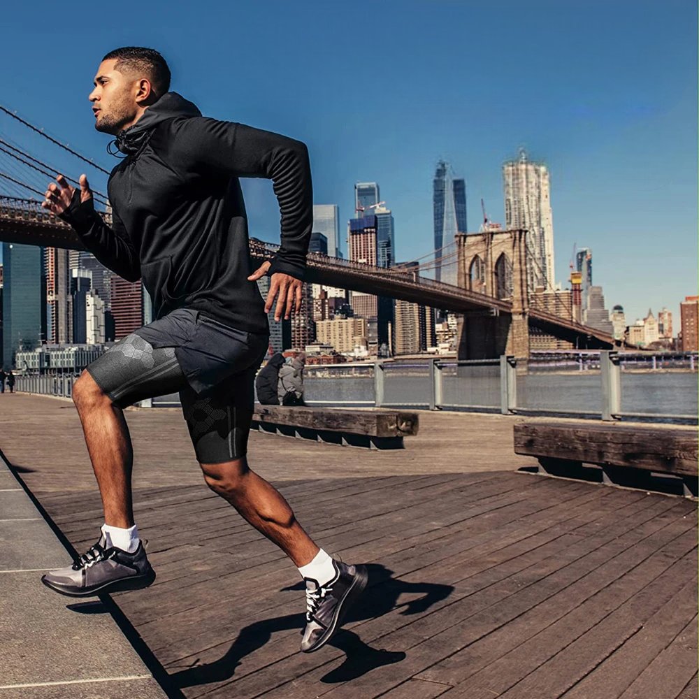 homme-qui-porte-manchon-de-compression-qui-court-sous-un-pont