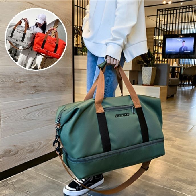 femme-avec-sac-de-sport-à-la-main-dans -hôtel