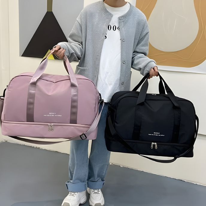 sac de sport rose et noir présentés ensemble pour montrer les coloris