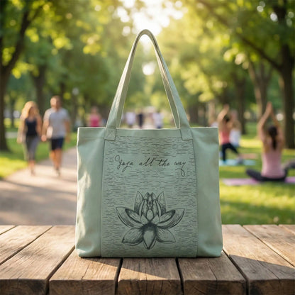 sac yoga vert posé sur une table en bois dans un parc
