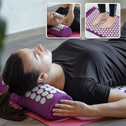 femme-utilise-tapis-d-acupression-au-sol