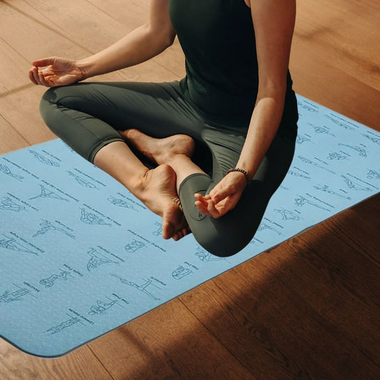 femme sur tapis yoga antidérapant fait de la méditation